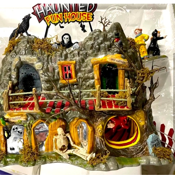 Department 56 Other - Department 56 HAUNTED FUN HOUSE